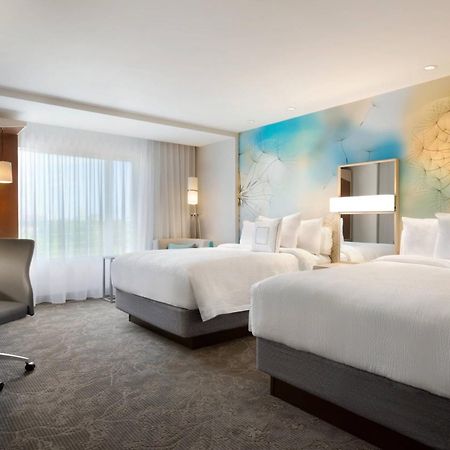 Courtyard By Marriott Toronto Mississauga/West Hotel Exterior photo