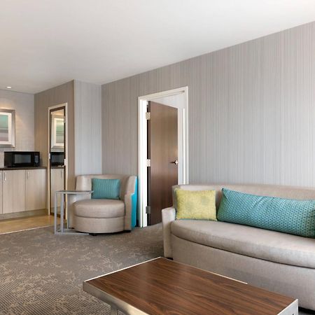 Courtyard By Marriott Toronto Mississauga/West Hotel Exterior photo