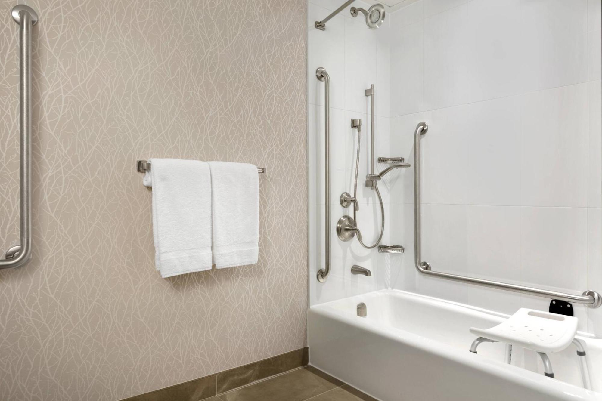 Courtyard By Marriott Toronto Mississauga/West Hotel Exterior photo