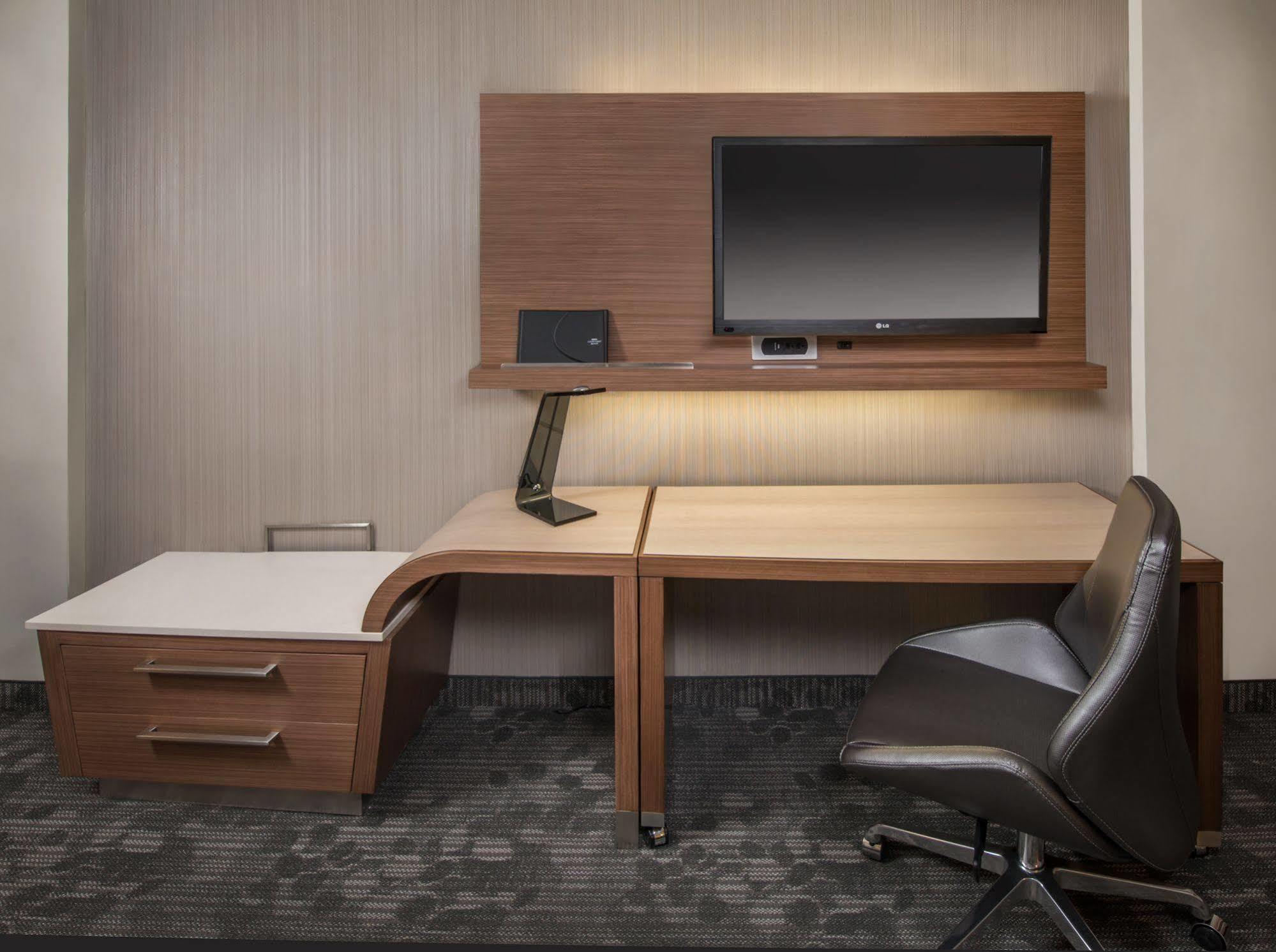 Courtyard By Marriott Toronto Mississauga/West Hotel Exterior photo